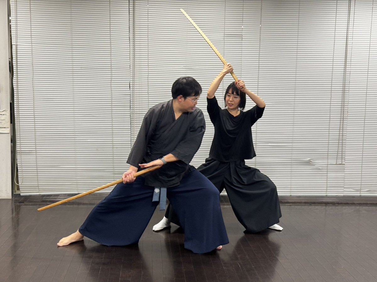 今月の外部講師dayは踊り三昧でした！

龍虎の型や歌舞伎の殺陣など普段とは違う動きに苦戦もしましたが、充実した時間でした！

同時に、新たな挑戦に向けての稽古も進行中です！
面白い演目をお届けできるよう、一層日々の稽古を頑張ります٩(^‿^)۶