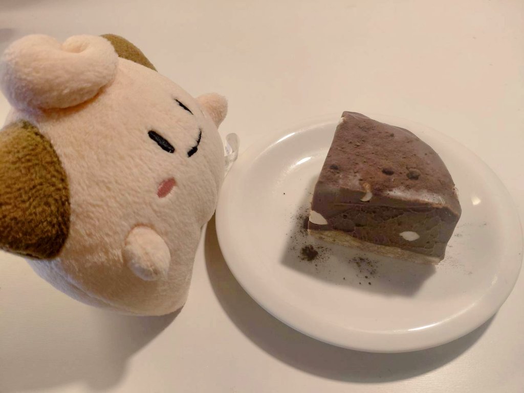 Py_biyori's tweet photo. 気付けば2月になったのでチョコケーキを作りました。
節分の豆代わりにマシュマロを入れました。

ピィ https://t.co/fNEZYFXlSl