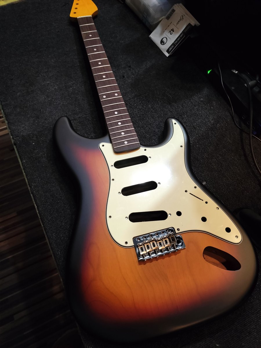BillySato's tweet photo. SHOP 限定ギター
お待たせしました！
価格はいずれも税込￥69,800

ブロンドTL 3本
2トーンST(メイプル指板) 2本
3トーンST(ローズ指板) 3本

を制作予定
ご予約承ります！

どうぞよろしくお願い致します^^ https://t.co/CbVl0FSvo9