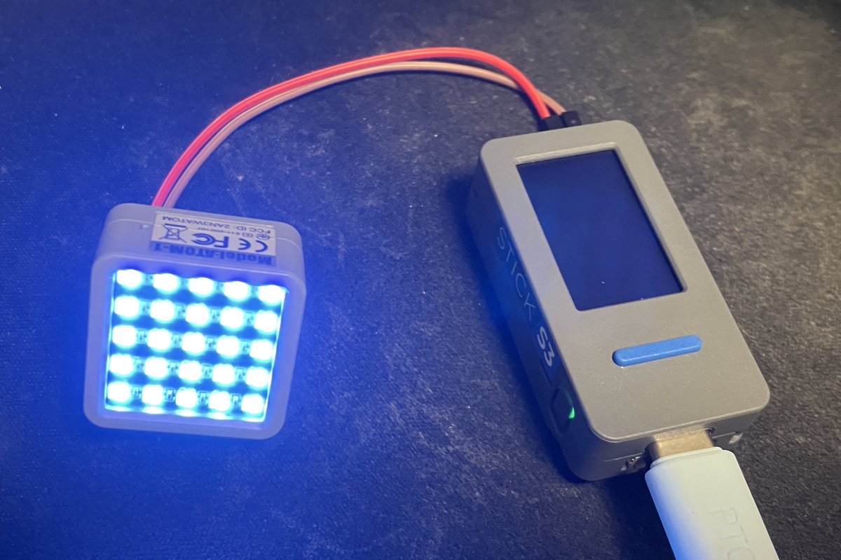 M5StickS3の音鳴り対策デバイス（笑）
いろいろ調べたところ、33Ω抵抗を負荷に繋げたら音鳴りが解決した
その後に電子負荷で調べたら90mAぐらいで消えてマージン入れると100mAぐらいの負荷を接続する必要がある
ATOM MatrixでRGB LEDを0x60なので40%弱で点灯させて100mA負荷としています
明るいって