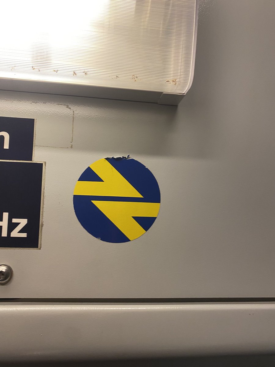 Hay señales, se esta pidiendo a gritos, los profesionales lo esperan. Por la reunificación! Make RENFE great again! 

😬