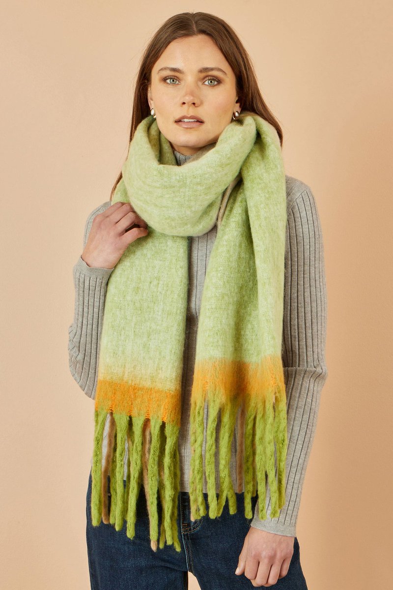 Exciting new Yumi Green Colour Block Scarf now available! Elevate your outfit with this stylish accessory. #Fashion #StyleCheck it out here: experiencethedifference.co.uk/products/yumi-…