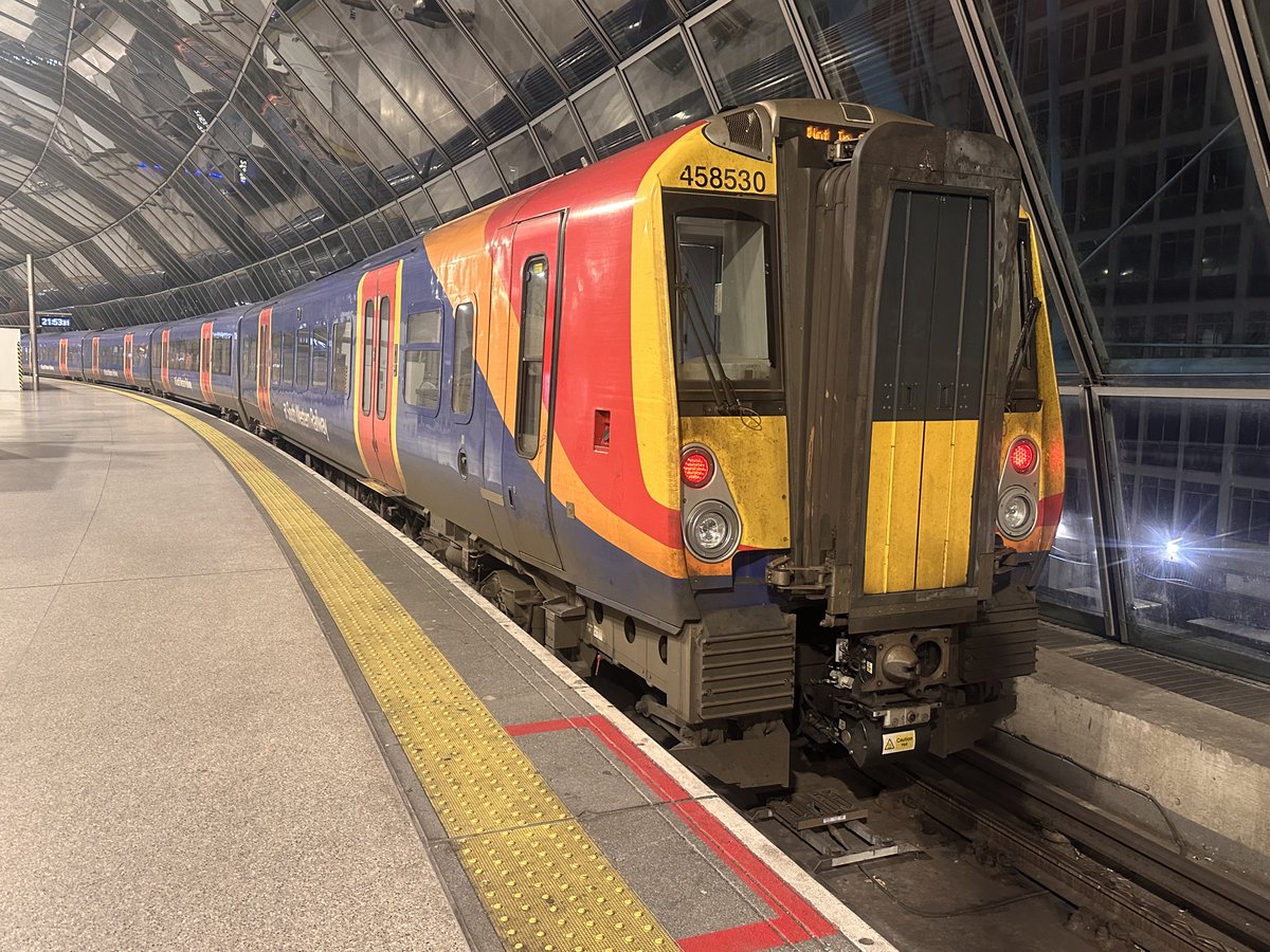 pacorrie's tweet image. Platform 24 at 22:00 unfortunately it’s a platform side profile , 458533 out of sight with 458530 departed seconds after I took the frame ,ecs to Wimbledon I believe these two are the last SWR 458/5s in service #swr #trainspotting #class458 #waterloo #london #trains
