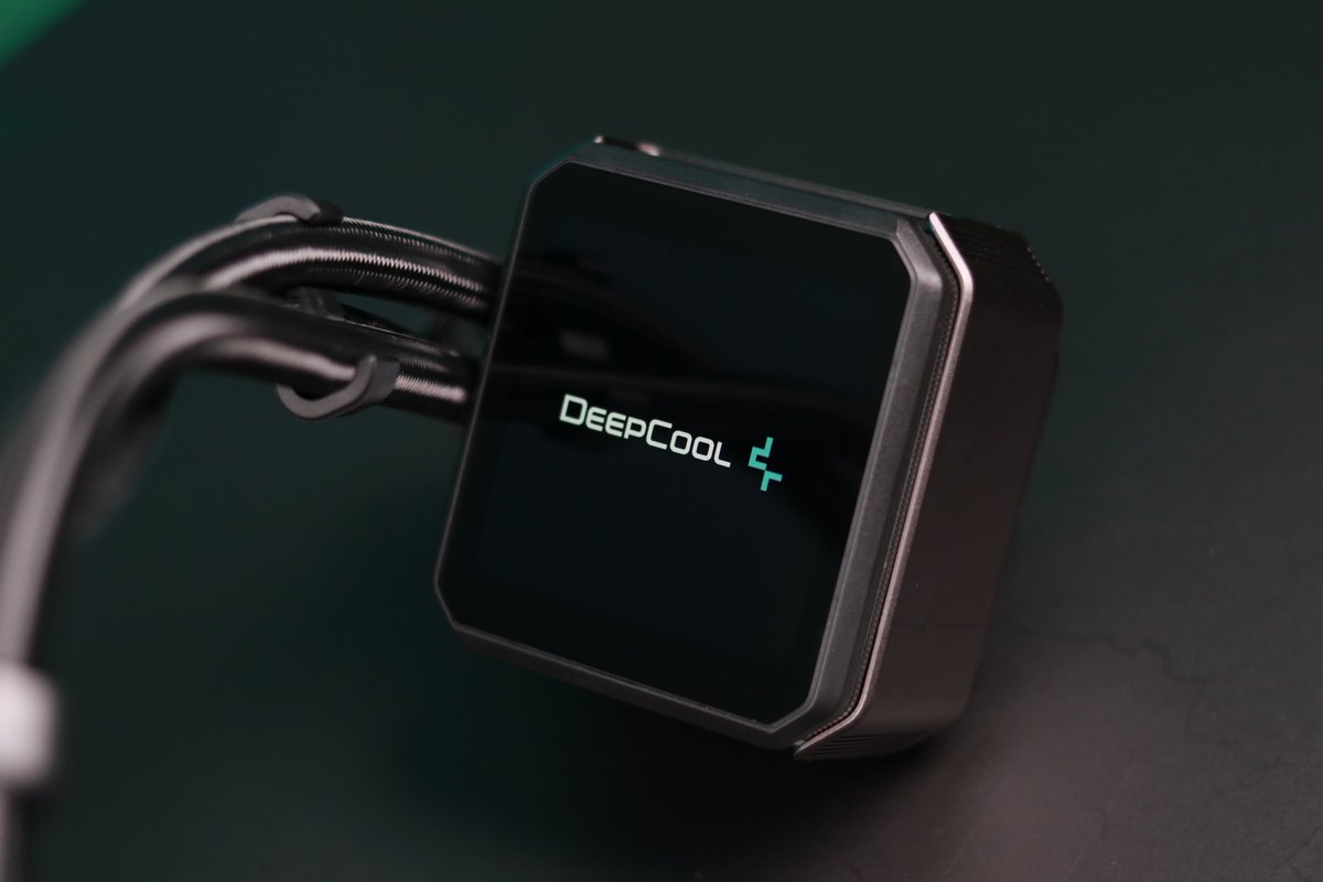DeepCool_JAPAN's tweet photo. 第6世代ポンプと3.4インチLCDを搭載した
「SPARTACUS 360」
冷却性能と視認性を両立したフラグシップモデルです。
システム構成に合わせて、表示内容のカスタマイズにも対応。
#DeepCool #ゲーミングpc #spartacus360 #水冷クーラー https://t.co/BOscIcDKoP