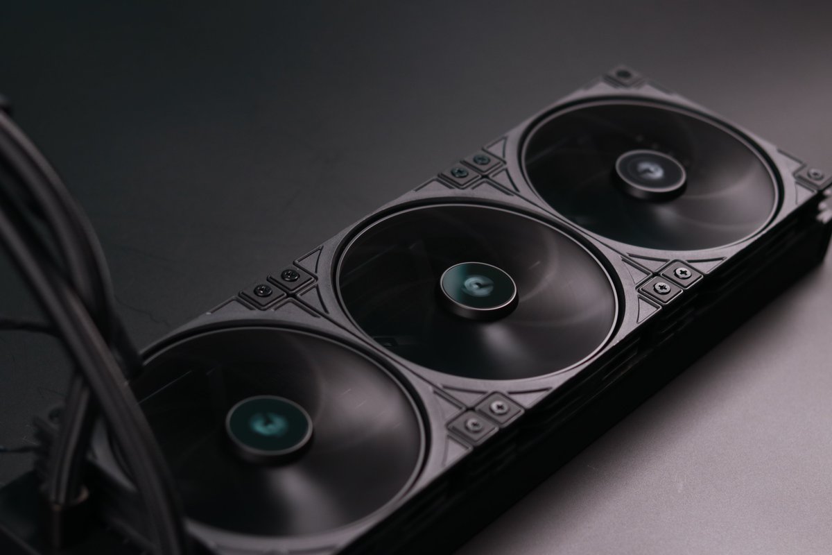 DeepCool_JAPAN's tweet photo. 第6世代ポンプと3.4インチLCDを搭載した
「SPARTACUS 360」
冷却性能と視認性を両立したフラグシップモデルです。
システム構成に合わせて、表示内容のカスタマイズにも対応。
#DeepCool #ゲーミングpc #spartacus360 #水冷クーラー https://t.co/BOscIcDKoP