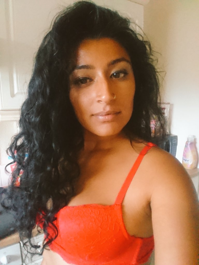 Order a custom clip. Many fetishes available. See my site for details. iwe.one/J5OYl