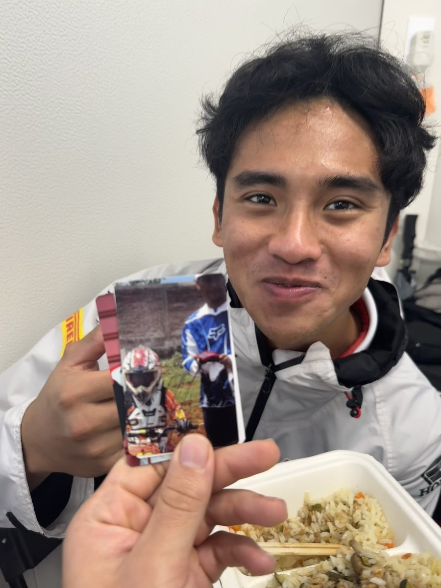 honda_team_asia's tweet image. 🔙 #TransformationTuesday by Mario Aji 🇮🇩

Can you guess how old was he in the photo?? 🕵️‍♂️🕵️‍♀️