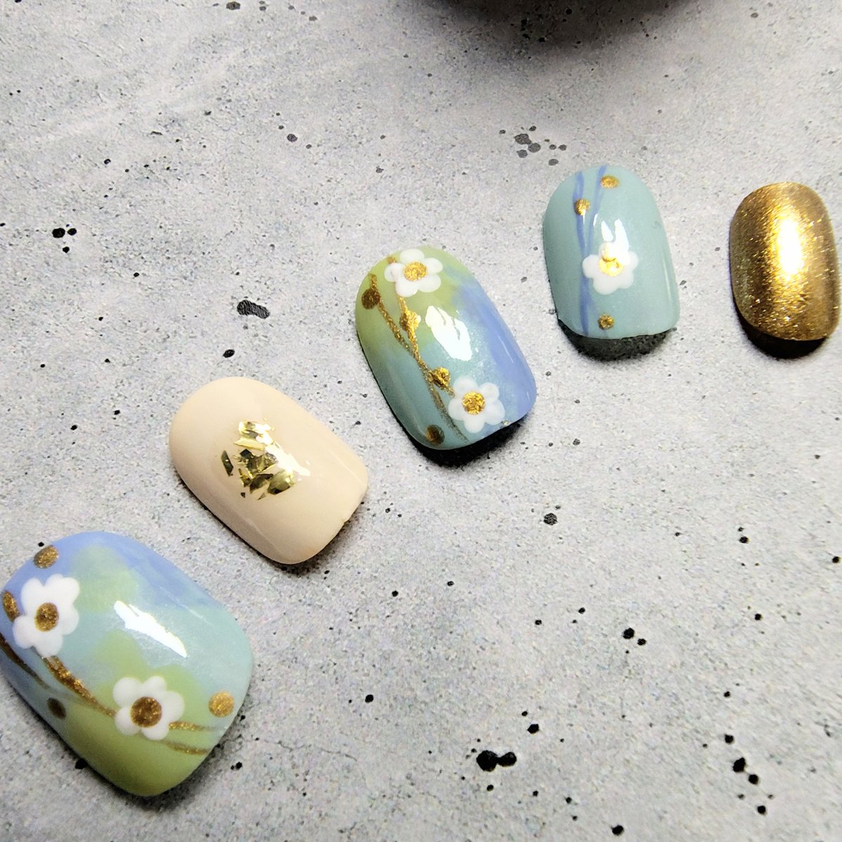 画像4枚目のデザインがとても好みです🥰 私は病気でネイルもチップも