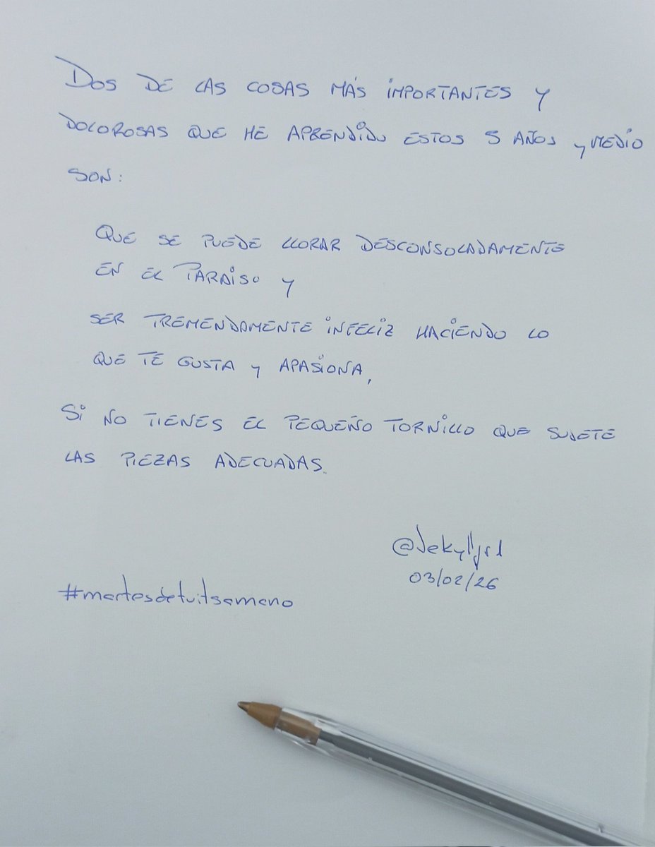 #martesdetuitsamano