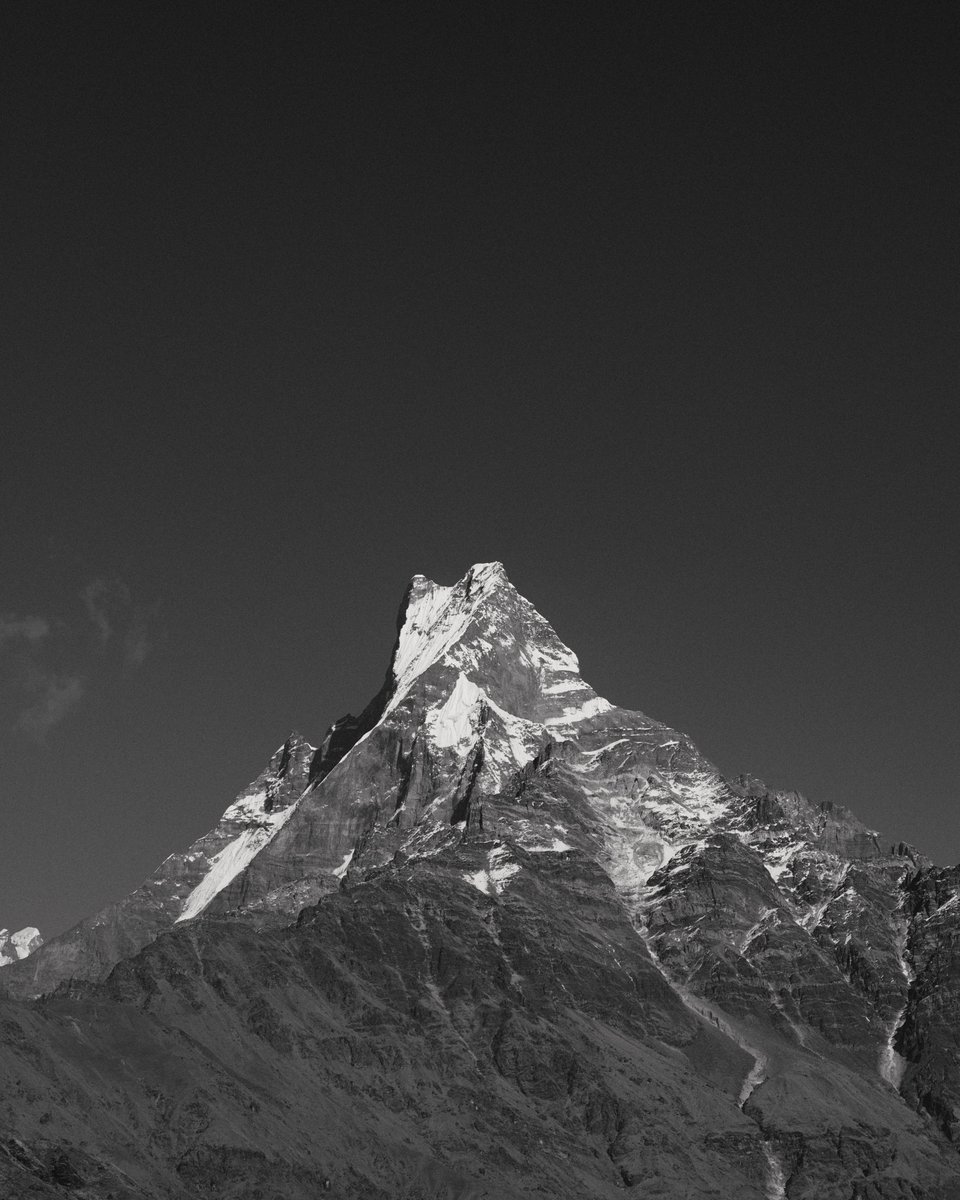 7shikiwakko's tweet image. 一度"果て"までいかないと判断できないことばかりが頭に立ち昇っていた。
これまでの旅行がどうにもパッとしないのか、日常のように小さく旅をすることは本当に果てで見る絶景に匹敵するのか、僕はどこまで行けるのか、何故何を見ても上手く奮い立たないのか。…