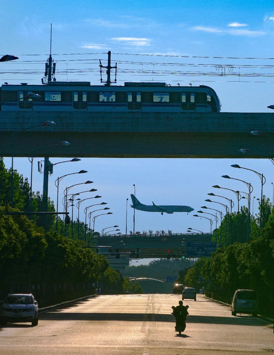 CQ_Liangjiang's tweet photo. Experience the 8D transport on Metro Line 3🚆!

Winding through Chongqing’s vertical landscape, the train crosses rivers 🌊, connects popular spots &amp; transportation hubs, and offers a unique view of the famous Liziba train-through-building. #8DCity

📷 Chongqing Metro, Hu Yu https://t.co/boAlG20jEF