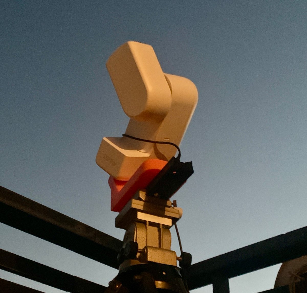 SeestarS30pro の野郎、こんな明るいうちから極軸セットできるぞ。すげえ！