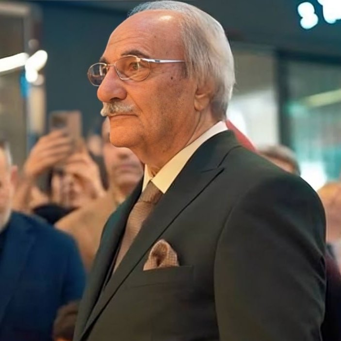 #محمد_ساعدی‌نیا کنار مردم ایستاد، حالا در بازداشت و اموالش توقیف.
کارآفرین شریف واقعی شما هستید. نام و راهتان جاودانه.
جانِ پدرمون در خطره صدایش باشیم.
#IranRevolution2026