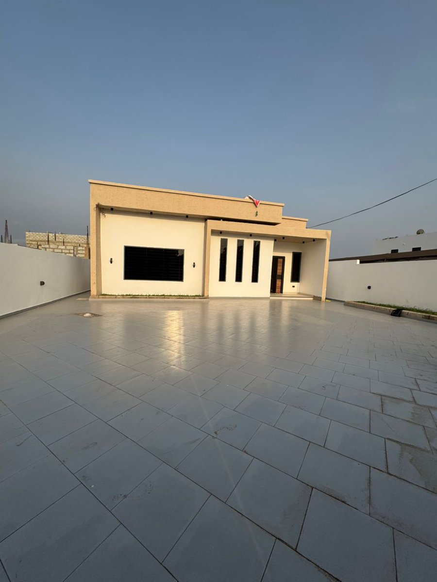 bluebricksltd's tweet photo. BBL 00186

3 bedroom house for sale 

🔅Living area
🔅All rooms ensuite 
🔅Self compound 
🔅Tiled
🔅 Spacious bedrooms

📍Location: Lashibi 

🔖Price: GHC 2M

For more info and viewing, call us on;
📞🔥
0577163991
0577163995
0256118889
0256118890 https://t.co/DRStpLyniv