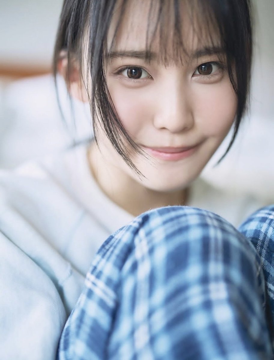 リモコンをマイクにしてさくちゃんキュンとしちゃいます💘 さくちゃん