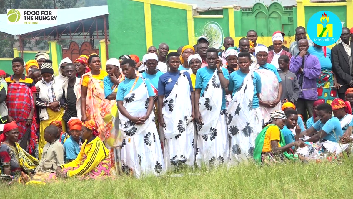 mashariki_tv's tweet photo. "Twarakize ubukene bivuye kw’ishirahamwe Food For The Hungry, aho tugeze ubu twofasha abandi." Abo ni bamwe mu bashigikiwe n’ishirahamwe Food for the Hungry (Burundi) bo muma Zone ya #Jene na #Rukere zo muri Komine #Kayanza i #Butanyerera.
#Burundi #FH
https://t.co/jxywbLsm35 https://t.co/u8iLISmzGv