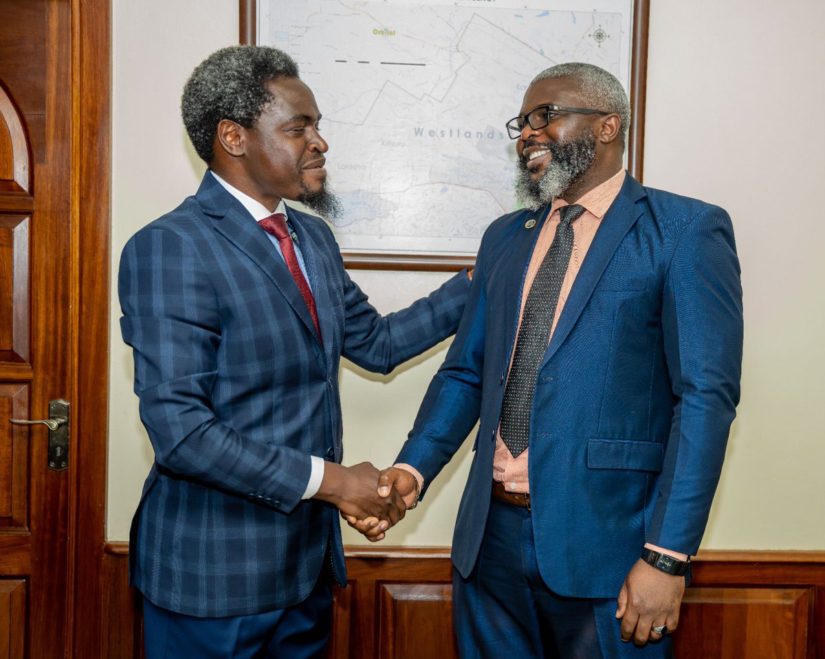 NelsonHavi's tweet photo. You cannot find any reason not to like the humble giant, Alberto Fujimori Anjichi. Seeded weed from Ebusakame has not destroyed his sober mind. With 18 years in litigation and in-house legal practice, he is the person needed as General Member Representative to the Law Society of Kenya.