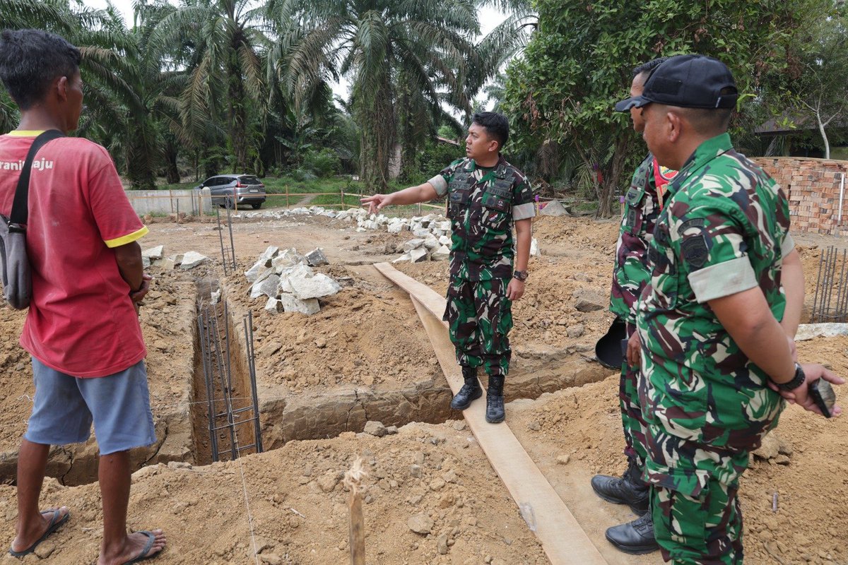 kodam1bb_'s tweet photo. Kodim 0208/Asahan Tuntaskan Pembangunan KDKMP, Dukung Program Strategis Nasional
Sumber: Pendam I/BB
#Kodim0208Asahan
#KDKMPMerahPutih
#ProgramStrategisNasional
#KodamIBukitBarisan
#PembangunanDesa https://t.co/HjTPdPfxAt