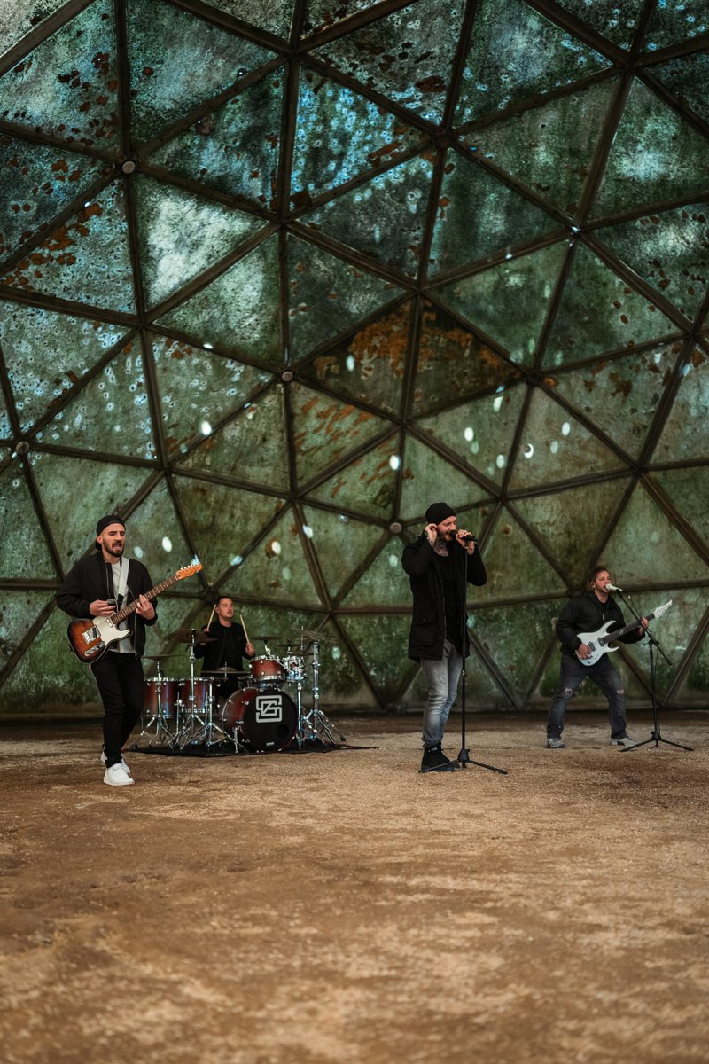 StoryofaX's tweet photo. Behind the scenes of our new music video 'Silent Streets'. Part 2
A few moments from the shoot. Thanks to everyone involved for making this happen. 📷📷
Photos: @k_hohenbichler
Musik Video: @juliandavisfilms

#newmusicvideo #behindthescenes #metalcore #storyofastranger #metal https://t.co/jId4niHRRy