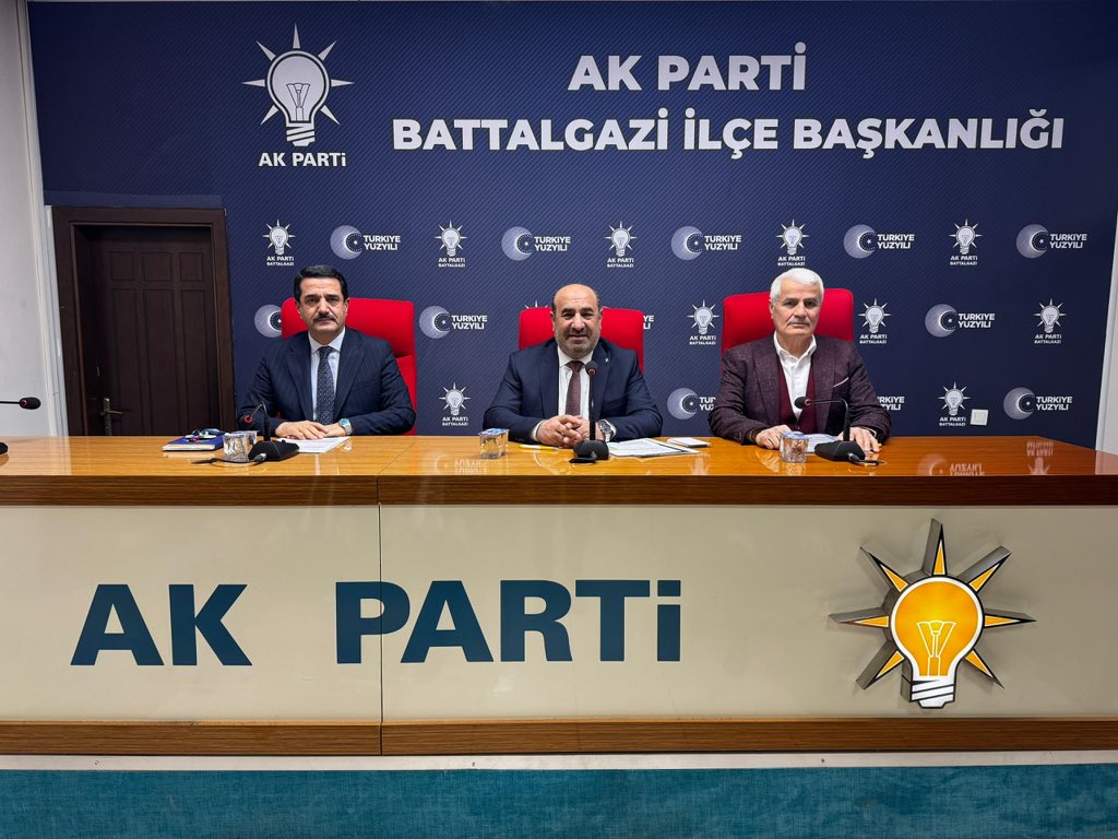 basrikahveci's tweet photo. 📍 AK Parti Battalgazi İlçe Başkanlığı

Battalgazi Belediye Başkanımız Bayram Taşkın  ile birlikte; Şubat Ayı AK Parti Belediye Meclis Grup Toplantımızı gerçekleştirdik. 

Toplantımızda alınan kararların hayırlara vesile olmasını temenni ediyoruz. https://t.co/k5IjE4b9bB