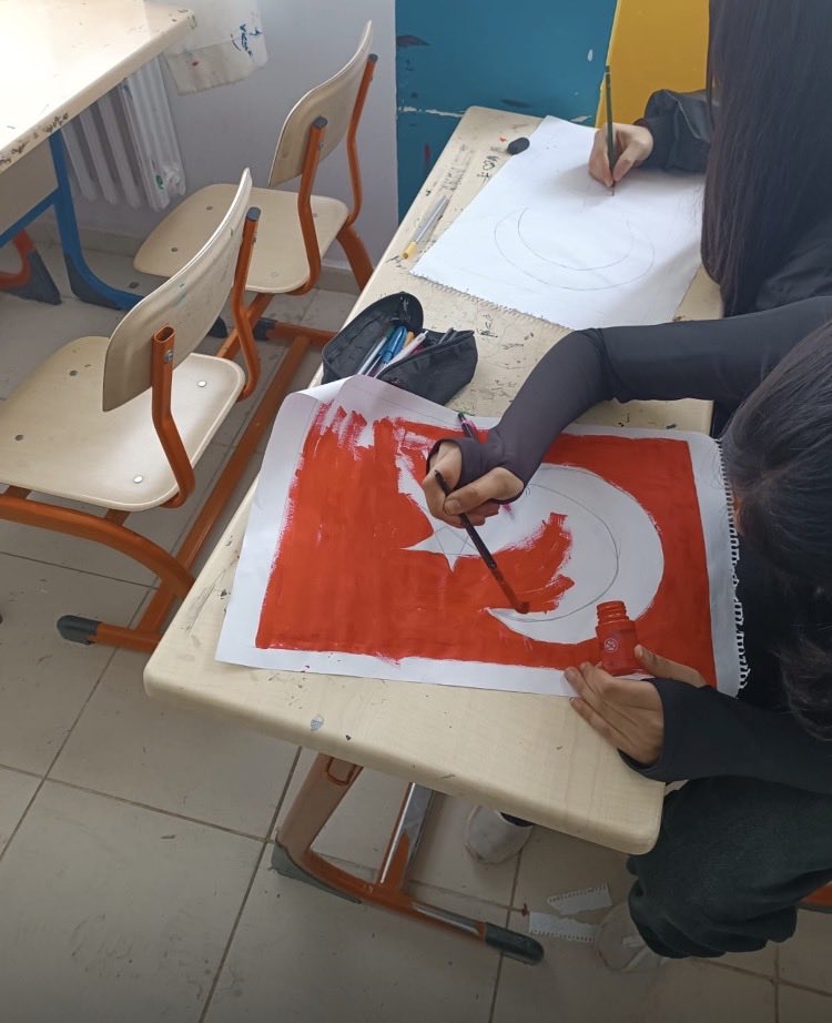 cinar_al's tweet photo. Bayrak Sevgisi. “Bayrak bir milletin onurudur." 

Gazi Mustafa Kemal Atatürk

#BayraklaBaşlayanOkul

@Z_Erdogan53 @sadoglu_salih @ysf_gzl_ https://t.co/p8HpD0UXA1