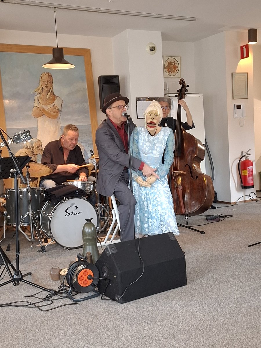 Gluren bij de Buren in Wijk aan Zee. De Band "Franks"
#wijkaanzee