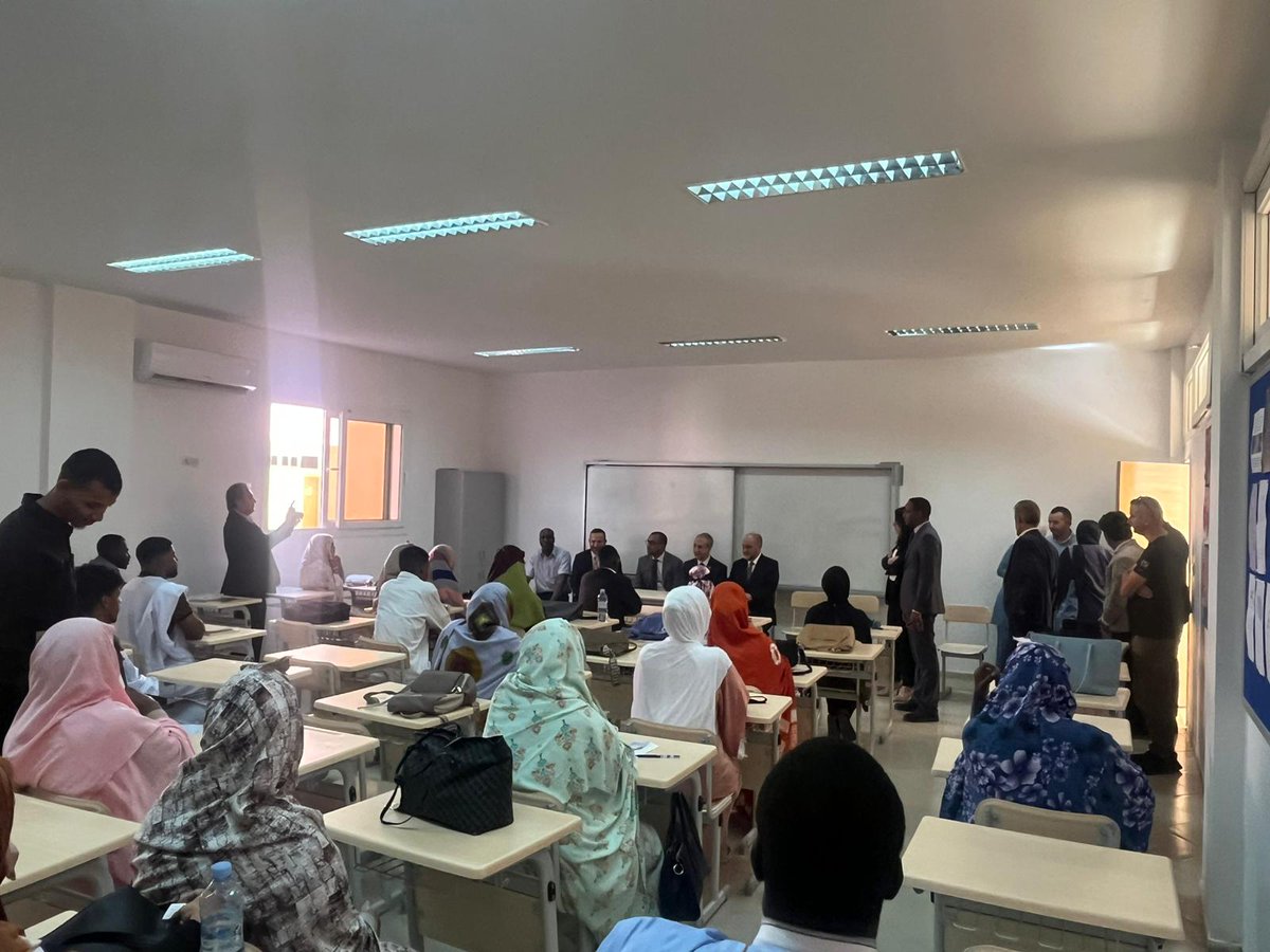 Nuakşot Büyükelçimiz Sayın Burhan Köroğlu ile birlikte, Türk İşbirliği ve Koordinasyon Ajansı Başkanlığı (TİKA) tarafından desteklenen ve Nuakşot Üniversitesi bünyesinde hayata geçirilen Türk Dili ve Edebiyatı Sınıfı’nı ziyaret ettik; Nuakşot Üniversitesi Rektörü Sayın Prof. Ali