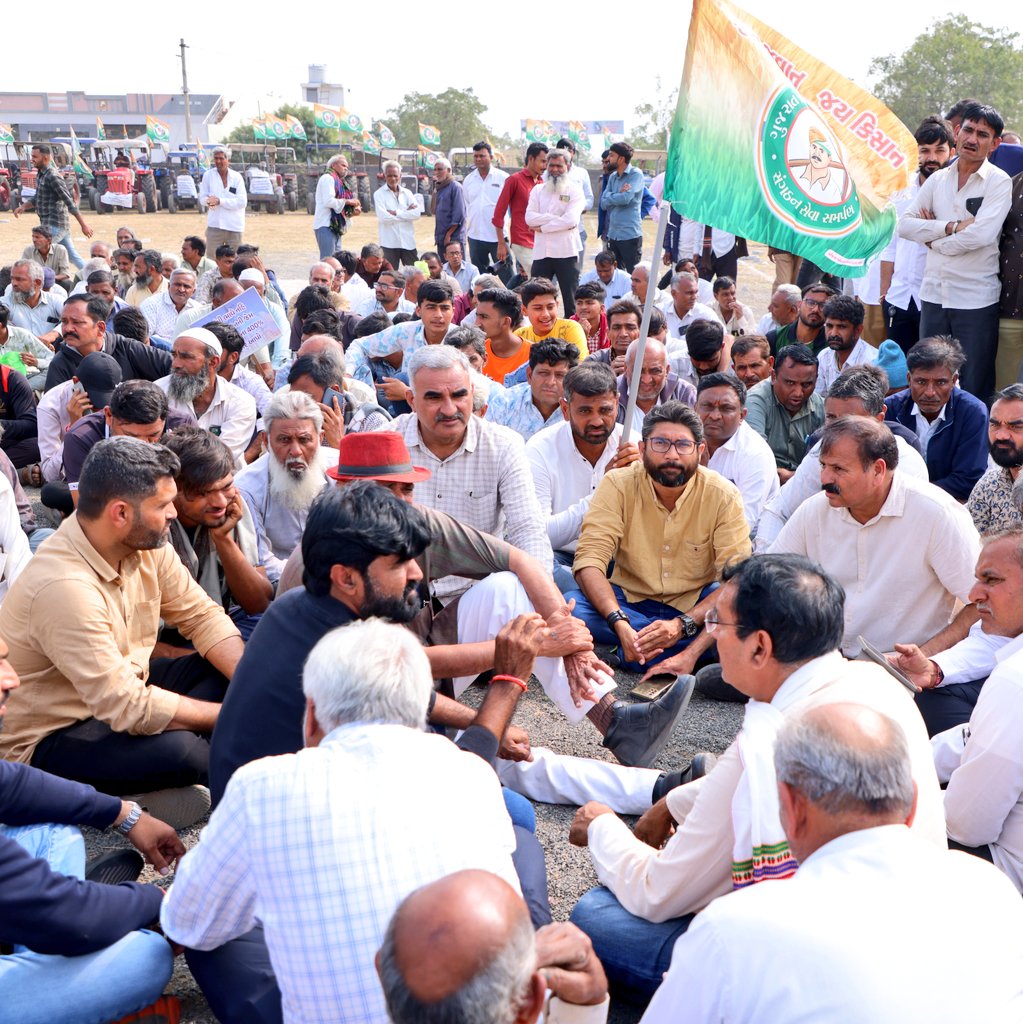 કિસાન સંઘર્ષ સમિતિ દ્વારા આયોજીત ટ્રેક્ટર રેલી નું મોરબી શહેર માં સ્વાગત કર્યું અને ખેડુતો ની વ્યથા માં સહભાગી બન્યા અને લડત ચલાવી તેનાં માટે શુભકામનાઓ પાઠવી ત્યારે ગુજરાત વિધાનસભા નાં ધારાસભ્ય શ્રી <a href="/jigneshmevani80/">Jignesh Mevani</a> પણ સાથે જોડાયા.
#gujarat #morbi #tankara #kisan #tractorrailly