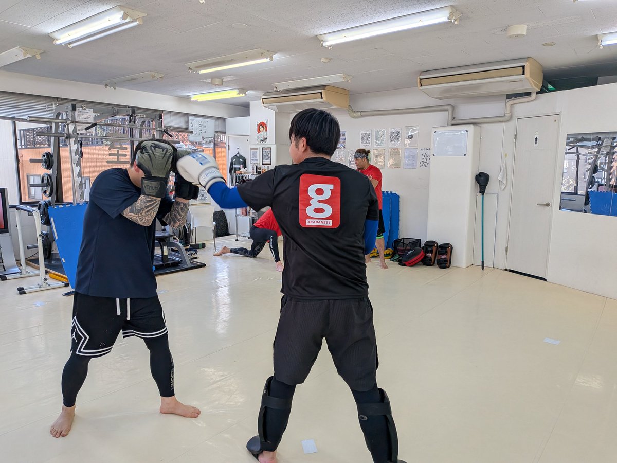 J_AUTO_TAXI's tweet photo. 今日はムエタイミット🥊
マススパーリングで終了‼️
#GRABAKA
#グラバカ
#菊田早苗 https://t.co/6ziAe9JRD3