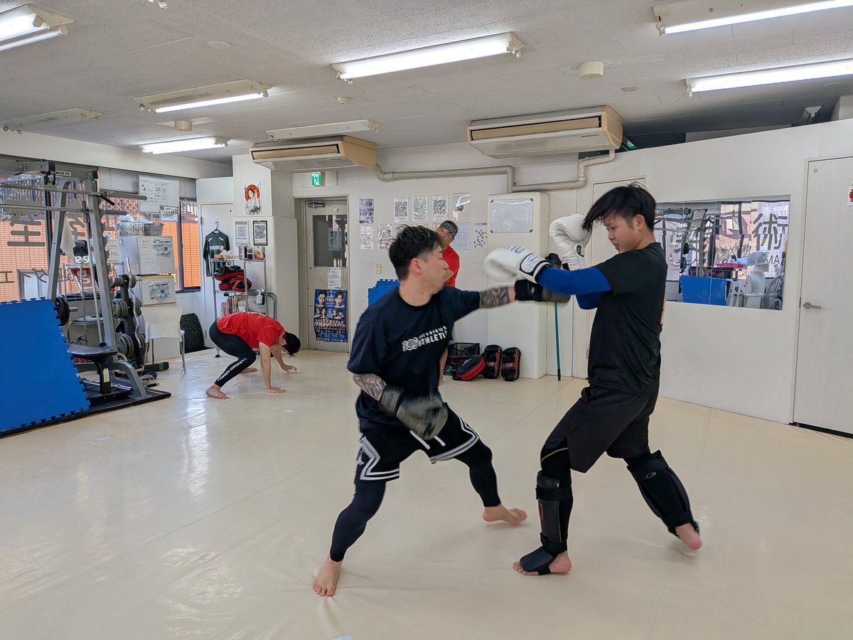 J_AUTO_TAXI's tweet photo. 今日はムエタイミット🥊
マススパーリングで終了‼️
#GRABAKA
#グラバカ
#菊田早苗 https://t.co/6ziAe9JRD3