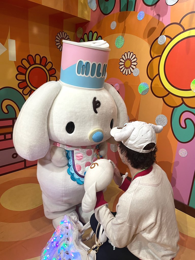 sleep_cinnamon's tweet photo. 明日はみるくちゃんの誕生日なので、きょも前祝いしてきました💕
今年もお祝いできてよかったです！
明日はフレンズのみんなとお祝いするみたい💕
甘えん坊のみるくちゃんが今日もかわいい💕 https://t.co/ksUBRNwpJm