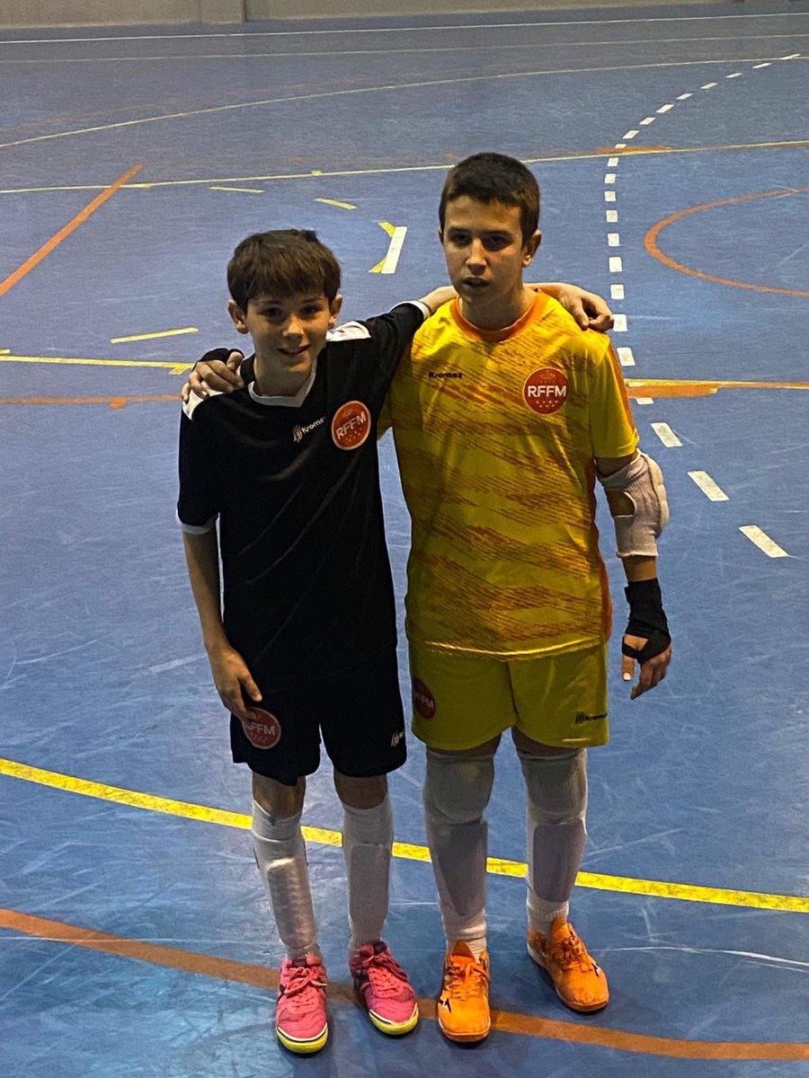 DeporcosladaFS's tweet photo. Nuestros jugadores Infantiles 𝐏𝐚𝐛𝐥𝐨 𝐏𝐞́𝐫𝐞𝐳 𝐌𝐚𝐫𝐭𝐢́𝐧𝐞𝐳 y 𝐈𝐤𝐞𝐫 𝐀𝐥𝐛𝐚𝐫𝐞𝐬  𝐕𝐢𝐥𝐚 , realizaron ayer un entrenamiento con la 𝐒𝐞𝐥𝐞𝐜𝐜𝐢𝐨́𝐧 𝐌𝐚𝐝𝐫𝐢𝐥𝐞𝐧̃𝐚 𝐒𝐮𝐛-𝟏𝟒 𝐝𝐞 𝐅𝐮́𝐭𝐛𝐨𝐥 𝐒𝐚𝐥𝐚 
Enhorabuena 💚❤️ https://t.co/yTHTNGRa5p
