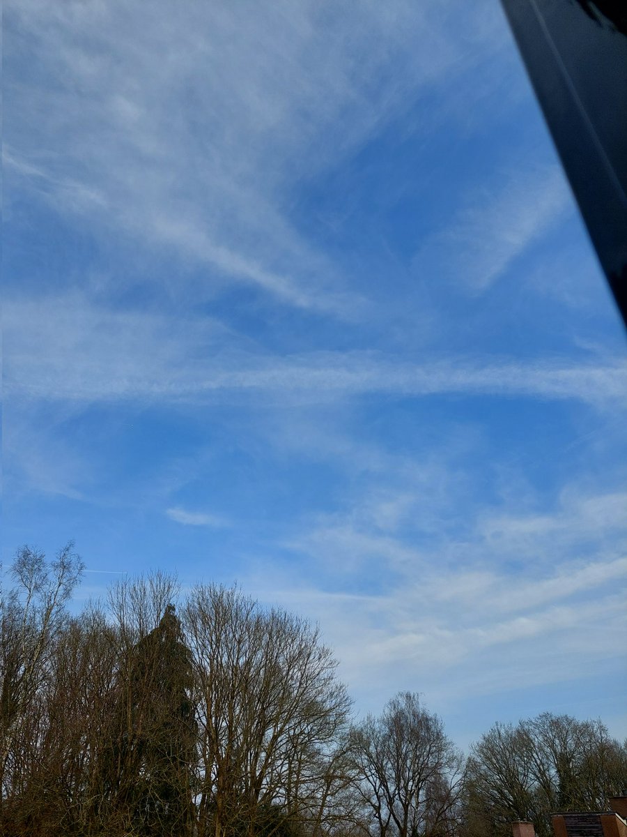 Om 08.30 uur helder, en nu 2 uur later......
#chemtrails 
En het volk slaapt gewoon verder.