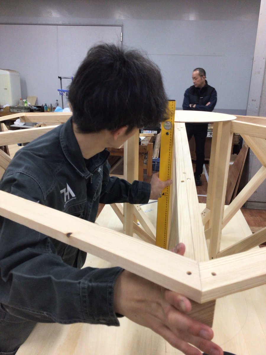 tcahama's tweet photo. 中庭に東屋＆ベンチをつくる‼︎
学生が集える憩いの空間をプロデュース✨
室内での東屋仮組みを終え、ベンチづくりの準備へ
#テクノアカデミー浜
#建築科
#卒業制作
#実践的な学び
#デザイン＆つくれる人材育成 https://t.co/DrZizQ6in1