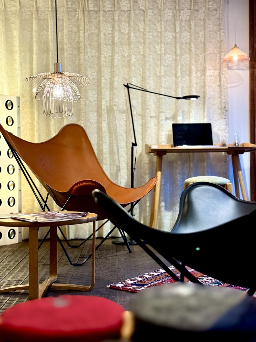yoshiyama_tansu's tweet photo. 「BKF BUTTERFLY CHAIR MARIPOSA BROWN&amp;BLACK」
「SUSPENSION PAPILLON X-SMALL/ペンダント」
「Rebio/BK/FB/タスクライト」
「トイデスクWOT-1750-O」
「トイスツールWOS-1710」
「ガーベラLIVING丸テーブル」
「AzzurroGlass Studio/AS-434/ペンダント」
「アスワン/レース/ペルシャ絨毯カシュガイ」 https://t.co/ar9ZvueRbx