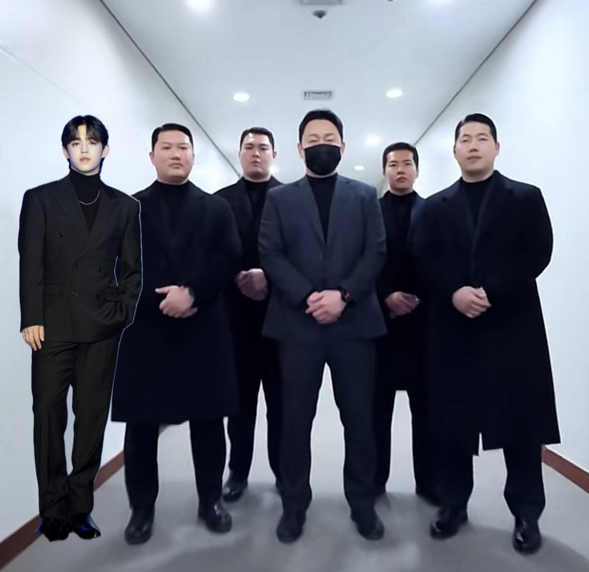 httpseungcheols's tweet image. imagine walking into a random claw machine shop in shibuya and you see The SCOUPS of SEVENTEEN with his burly security guards yelling over their 92728282th failed attempt at catching???

SKSKSJSKS I’M SORRY THIS IS SO FUNNY TO ME IT’S TAKING ME OUT 😭😭😭😭