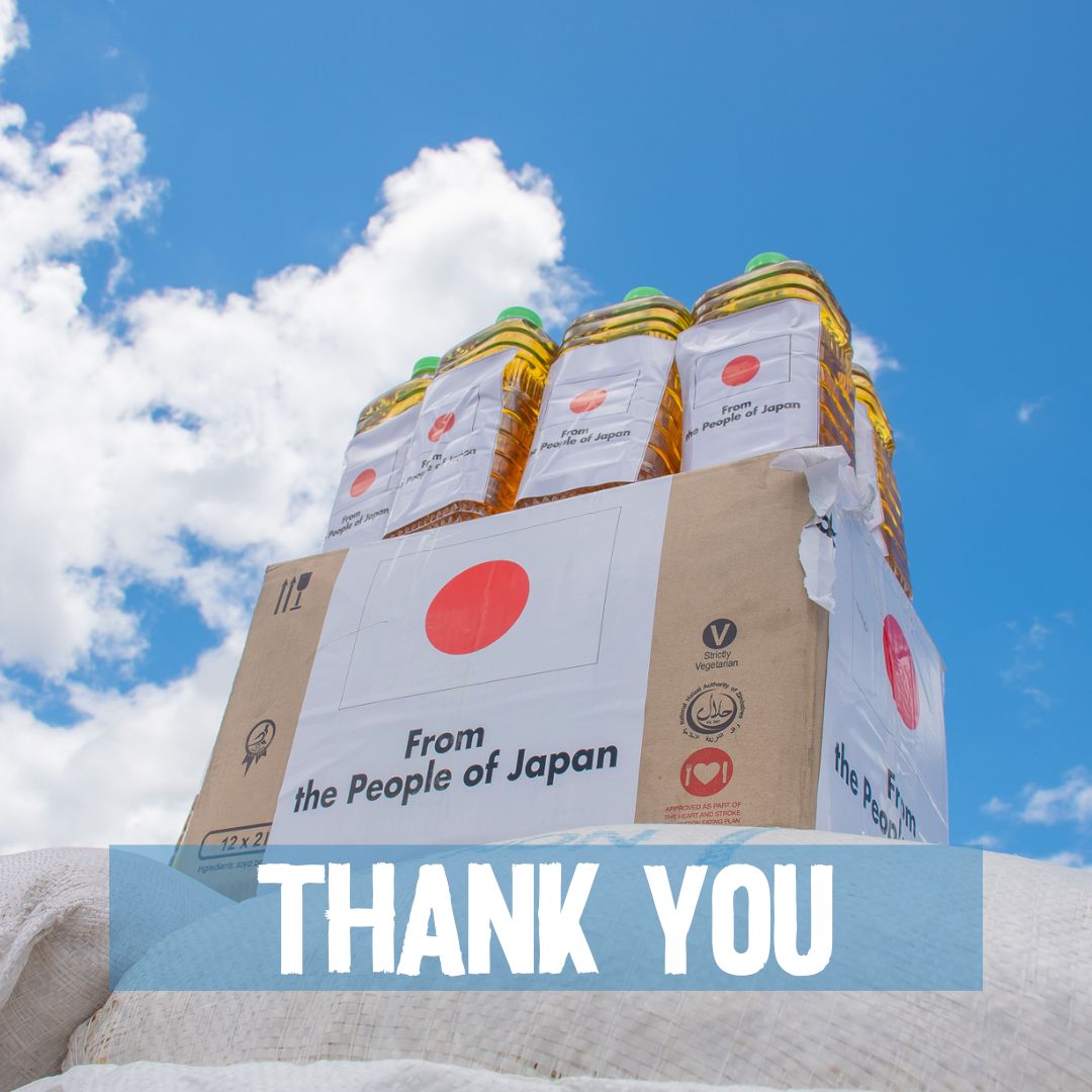 WFP_Zimbabwe's tweet photo. Today we are in Mberengwa at Zvomukonde Secondary School. The community is receiving food assistance thanks to the support from @JapanGov 🇯🇵  

Siyabonga, Tatenda, Thank you.

#LeanSeasonAssistance #ZeroHunger https://t.co/uMBVrBvK9g