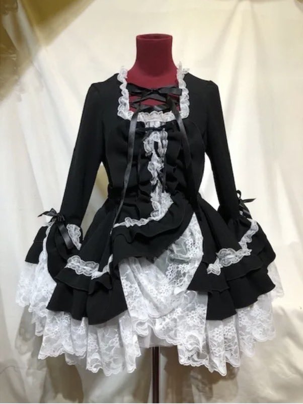 00MARBLE00's tweet image. 🖤再入荷のお知らせ🤍

編み上げ総フリルドレスワンピース

marble-02.com/?mode=srh&amp;amp;keyw…

胸元の編み上げと、たっぷりのフリルが豪華な人気ワンピースに黒×黒、黒×白が再入荷しました✨
編み上げは取り外せるので、中にブラウスやタイを合わせてもお楽しみいただけます🥀

#MARBLE
#アメ村