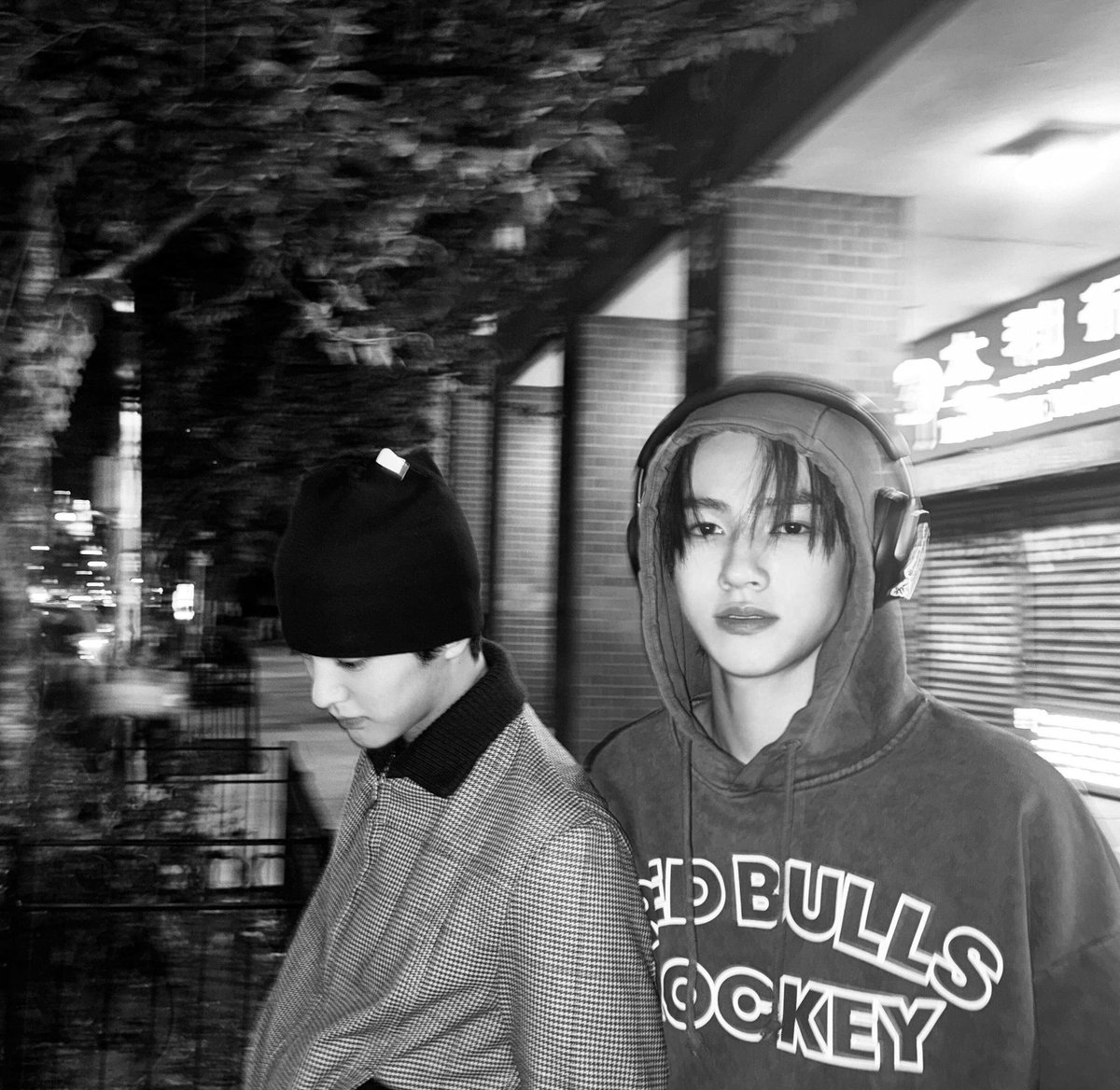 serendipityyap's tweet photo. ;On Your Side
—Seonghyeon x Keonho au

"Kata orang, kembar itu selalu punya segalanya berdua. Tapi nyatanya, kami tidak tumbuh dengan porsi yang sama." https://t.co/RraMNwrU1y