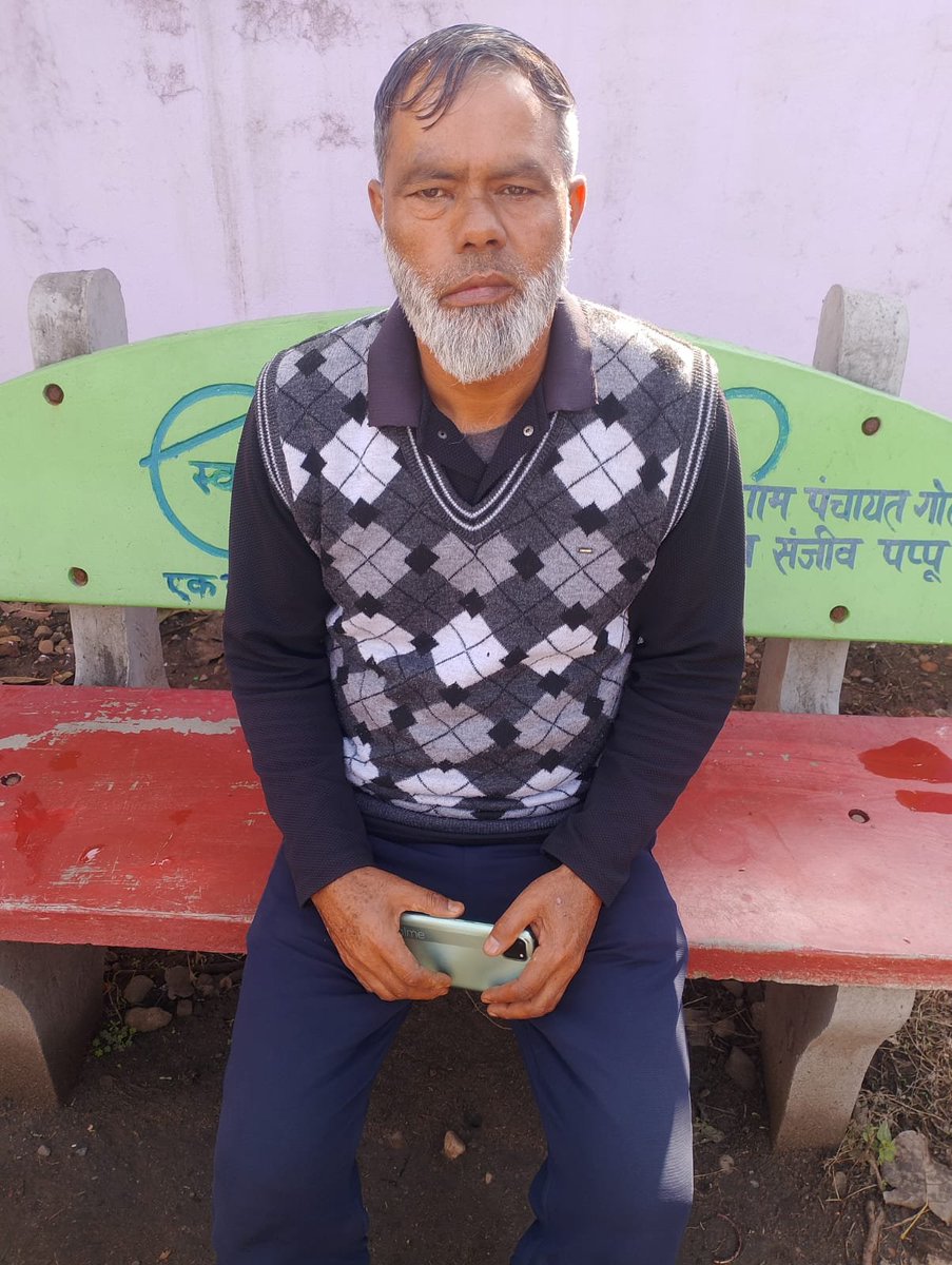 Article14live's tweet photo. Kashmiri salesmen who leave home face continuing abuse, intimidation &amp; violence, especially in #Congress-run #HimachalPradesh &amp; #BJP-run Uttarakhand
@auqibjaveed reports on how mild charges, easy bail &amp; proliferation of hate speech encourage more attacks
https://t.co/enwsLIsHWM https://t.co/fJ74wwvKHL