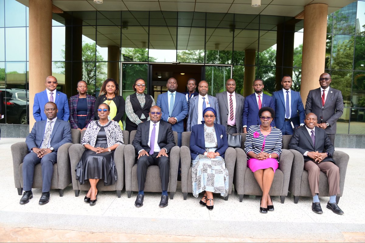 OAG_Uganda's tweet image. Lady Justice Naluzze Aisha Batala paid a courtesy call on the Auditor General, Mr. Edward Akol, earlier today. #GoodGovernance #PublicAccountability