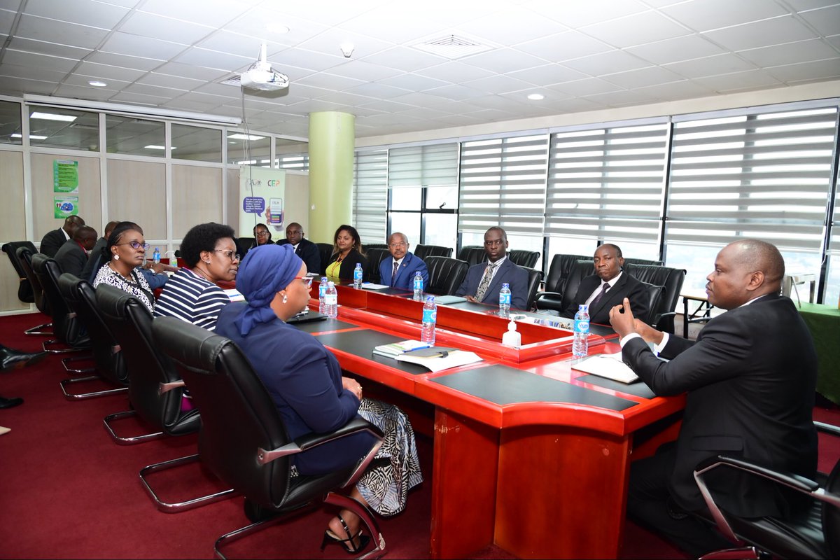 OAG_Uganda's tweet image. Lady Justice Naluzze Aisha Batala paid a courtesy call on the Auditor General, Mr. Edward Akol, earlier today. #GoodGovernance #PublicAccountability