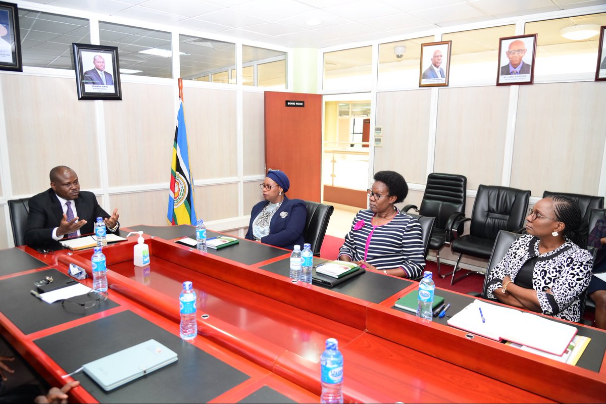 OAG_Uganda's tweet image. Lady Justice Naluzze Aisha Batala paid a courtesy call on the Auditor General, Mr. Edward Akol, earlier today. #GoodGovernance #PublicAccountability