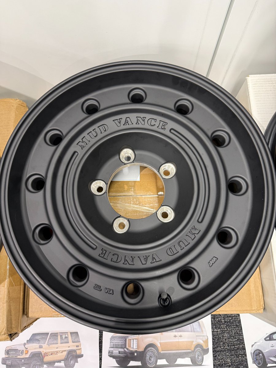 webMALUZEN's tweet image. WEDS様の新作
【2026 New! MUDVANCE CL】
ADVENTURE マッドヴァンスシリーズの2026ニューモデル MUDVANCE CL は、オールドスタイルのセンターデザインに「MUDVANCE」の鋳出し文字をあしらったインパクトあるデザインを採用。
※この無骨な感じハマる方には
バシッとハマるはず( *´艸｀)
#weds #wheel