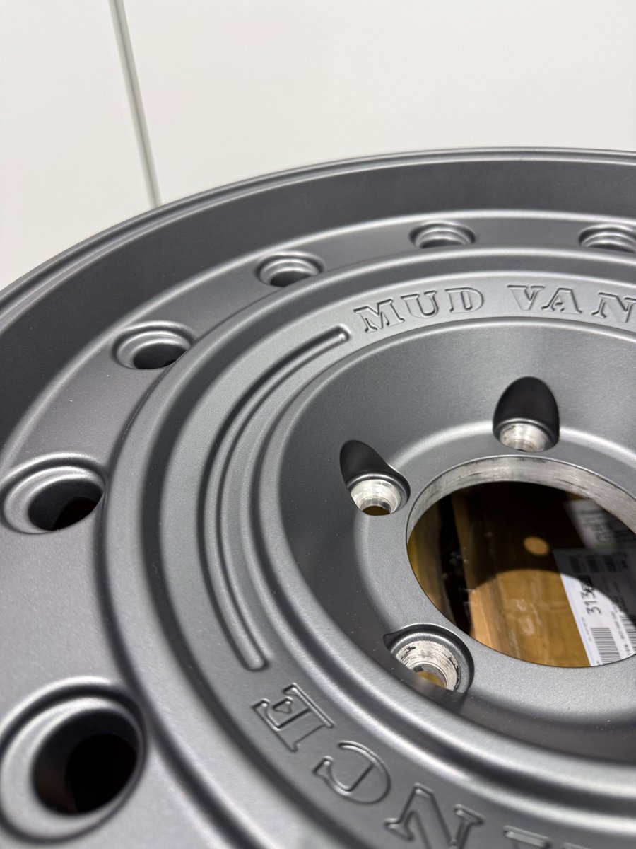 webMALUZEN's tweet image. WEDS様の新作
【2026 New! MUDVANCE CL】
ADVENTURE マッドヴァンスシリーズの2026ニューモデル MUDVANCE CL は、オールドスタイルのセンターデザインに「MUDVANCE」の鋳出し文字をあしらったインパクトあるデザインを採用。
※この無骨な感じハマる方には
バシッとハマるはず( *´艸｀)
#weds #wheel