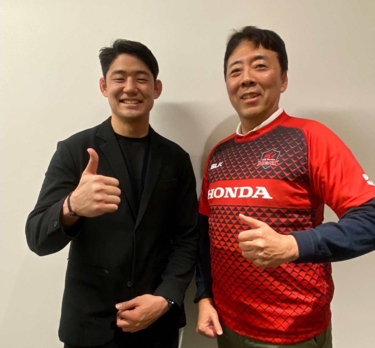wifi_skyberry's tweet photo. 通信でサポートしている藤田選手🏉が、シーズンを終えて訪問してくれました。
すでに来季に向けての意気込みも話してくださいました。これからも応援しています‼
@kiakaha15
#企業公式相互フォロー #海外WiFi #ラグビー #OfficialSupportProgram https://t.co/SMcG9MvGDa