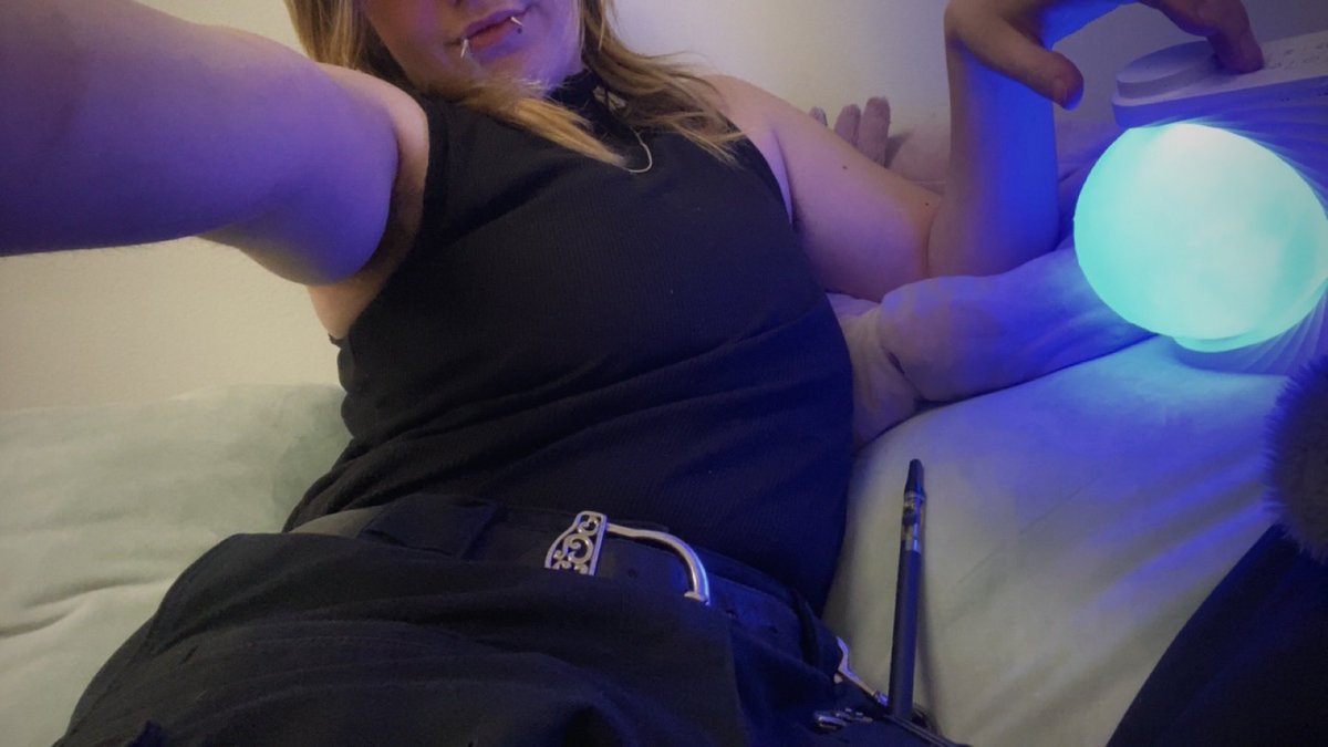 RavenMoss907's tweet photo. Come smoke with a horny Tboy pup? 
I promise I won’t bite!

…
Unless you want me to ;3

Get me a new toy pretty please <3
https://t.co/2pQStXDMDp

#tboy #trans #fanslycreator #loyalfanscreator #puppyboy #stoner #customsopen https://t.co/9tjuoUUh4D
