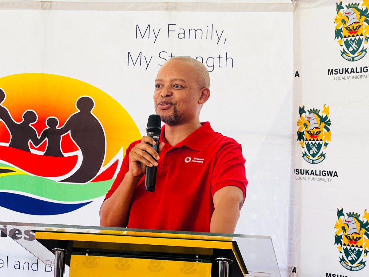 MPMirror's tweet photo. IN PICTURES 📸: Vodacom Mpumalanga Region, in partnership with the Department of Social Development, donated food parcels to 88 families affected by floods in Msukaligwa Local Municipality earlier today. #mpmirror #reflectingthetruth #20YearsOfMPMirror https://t.co/71WKiQj92G