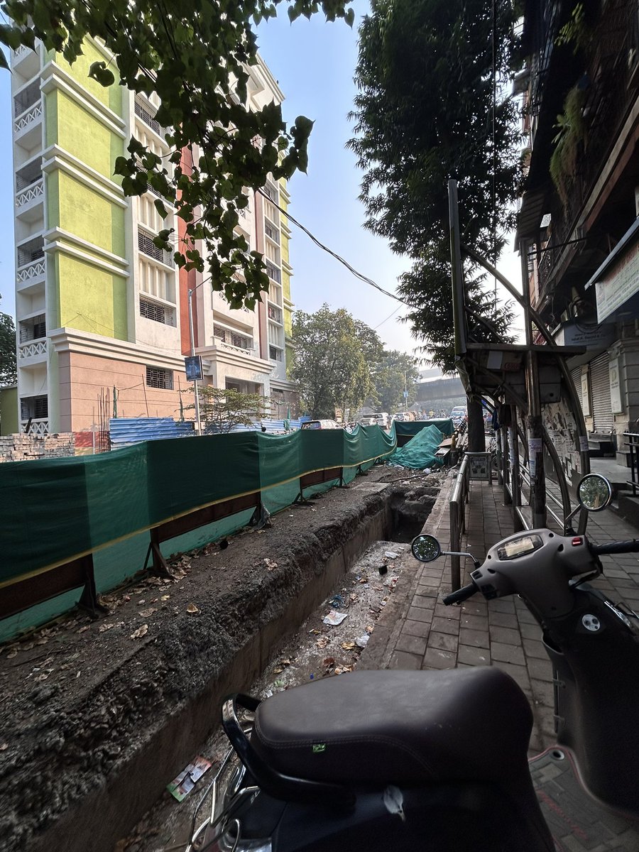 mehakkazi6's tweet photo. Digging the road is done overnight.
But refilling it? Weeks pass, no urgency.

Open trench, garbage, unsafe conditions right outside our building.
Till when are residents supposed to live like this?

📍 Khan Building, Nawab Tank Bridge Road, Dockyard Road, Mumbai – 400010 https://t.co/T44WhAeAW0