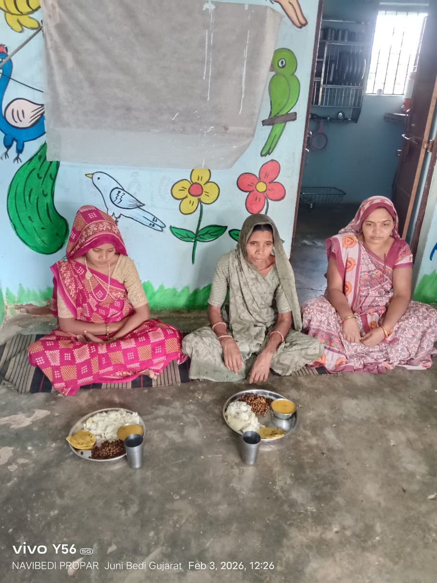 cdpobaria3's tweet photo. આજ રોજ દેવગઢ બારીયા ઘટક 3 ના તમાંમ આંગણવાડી કેન્દ્રમાં પોષણ સુધા યોજનાં અંતર્ગત સગર્ભા અને ધાત્રી માતાઓ ને બપોરનું ભોજન આપવામાં આવ્યું, @CMOGuj @CollectorDahod @DahodPo @manisha_vakil @DahodDdo @MinistryWCD @WCDGujarat https://t.co/jdTbc2y6WK
